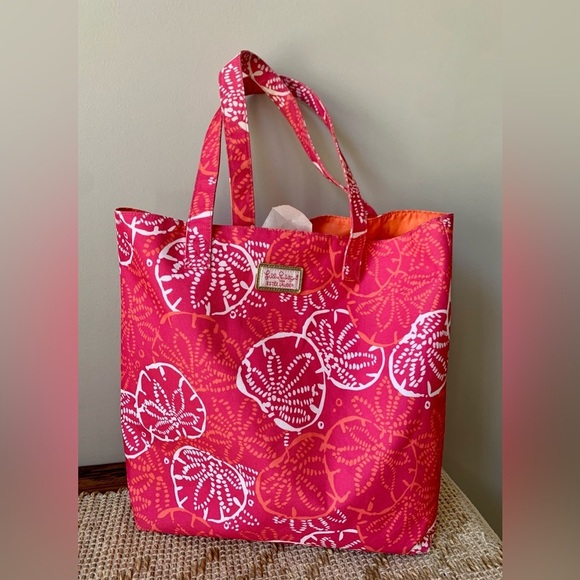 Lilly Pulitzer Handbags - LILLY PULITZER FOR ESTEE LAUDER TOTE